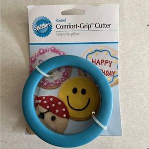 Wilton Comfort-Grip Round Cookie Cutter Blue